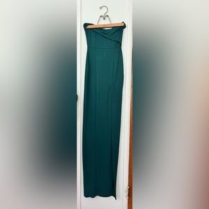 Pretty little thing long green formal dress with slit. Size 4